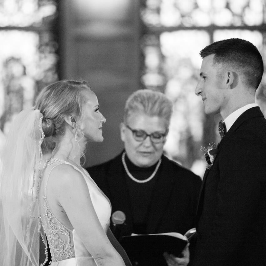 Wedding Officiants Indiana! The perfect wedding ceremony starts with the perfect wedding officiant. Elope today in Indy!
